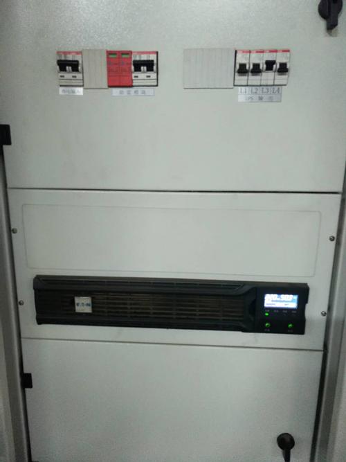 上清寺市級機關大廈：UPS電源蓄電池安裝現場